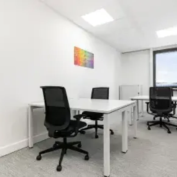 Bureau privé 20 m² 5 postes Coworking Avenue Albert 1er Rueil-Malmaison 92500 - photo 1