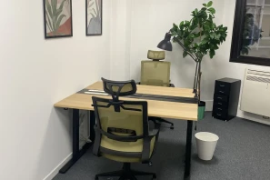 Bureau privé - 06410 - 2 postes - 600€