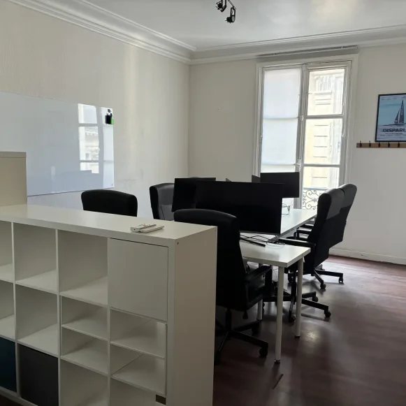 Bureau privé 24 m² 6 postes Location bureau Rue Sainte-Anne Paris 75002 - photo 8