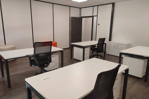 Open Space - 93130 - 4 postes - 250€