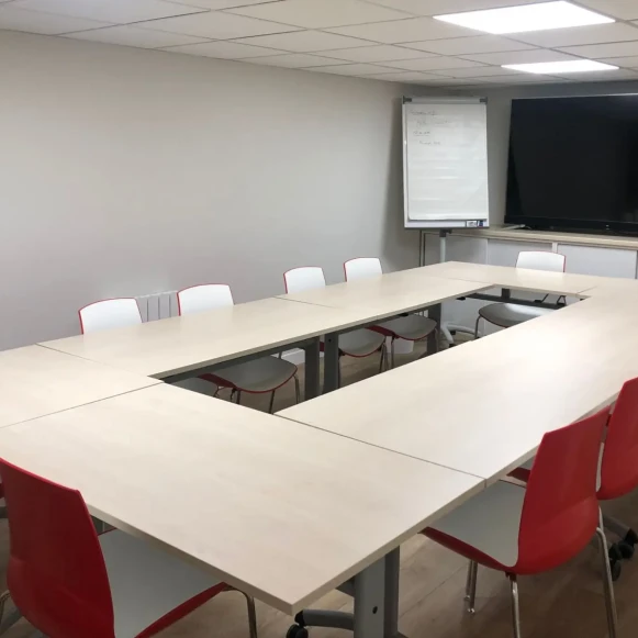 Espace indépendant 27 m² 12 postes Coworking Boulevard Emile Zola Oullins 69600 - photo 1