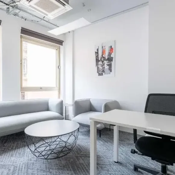 Bureau privé 7 m² 2 postes Coworking Rue Blanche Paris 75009 - photo 1