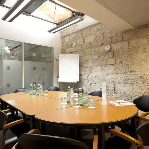 Bureau privé 4 m² 1 poste Location bureau Place de la Joliette Marseille 13002 - photo 5