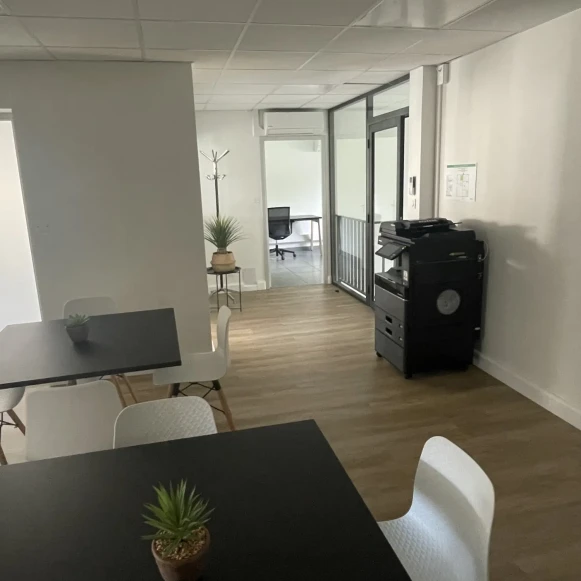 Bureau privé 10 m² 2 postes Location bureau Avenue Marc Seguin Privas 07000 - photo 4