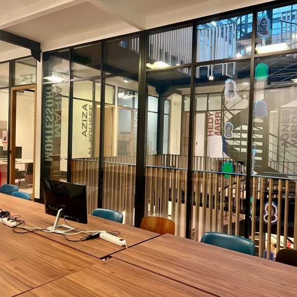 Bureau privé 200 m² 35 postes Coworking Rue du Faubourg Saint-Martin Paris 75010 - photo 1