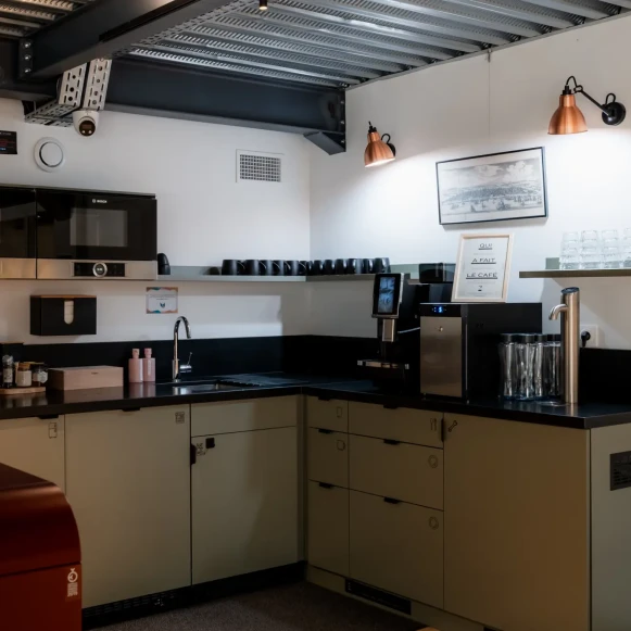 Bureau privé 28 m² 8 postes Location bureau Rue Succursale Bordeaux 33000 - photo 4