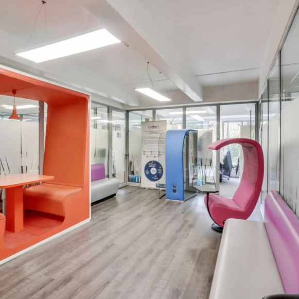 Bureau privé 15 m² 4 postes Coworking Rue des Longs Prés Boulogne-Billancourt 92100 - photo 5