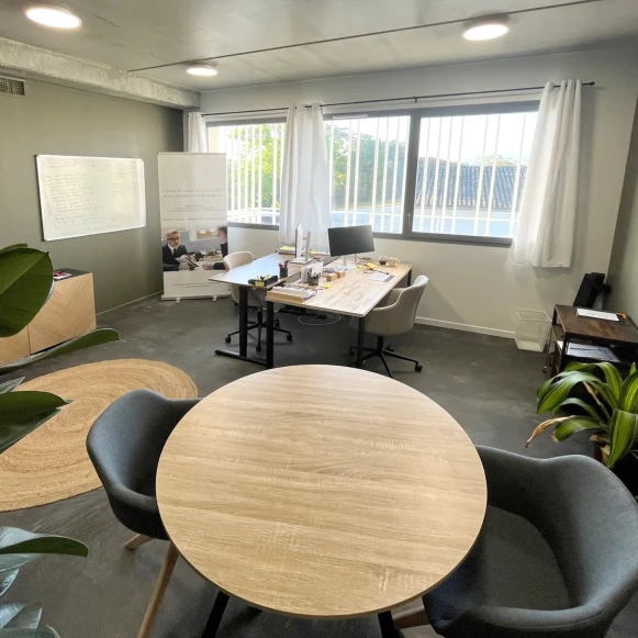Bureau privé 24 m² 4 postes Coworking Impasse Edmond Audran Toulouse 31200 - photo 1