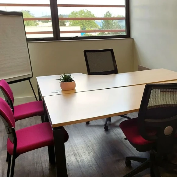 Bureau privé 18 m² 2 postes Coworking Rue des Sablons Montmagny 95360 - photo 1