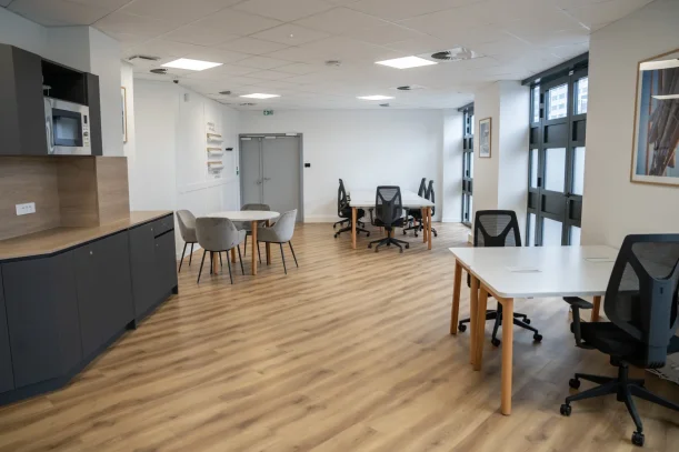 Open Space - 59800 - 32 postes - 12029€