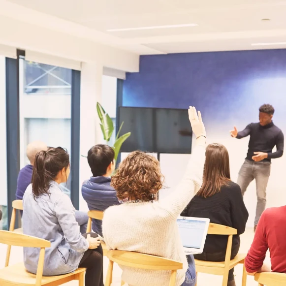 Bureau privé 15 m² 2 postes Coworking Rue du 8 Mai 1945 Clichy 92110 - photo 6
