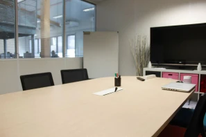 Open Space - 69009 - 8 postes - 220€