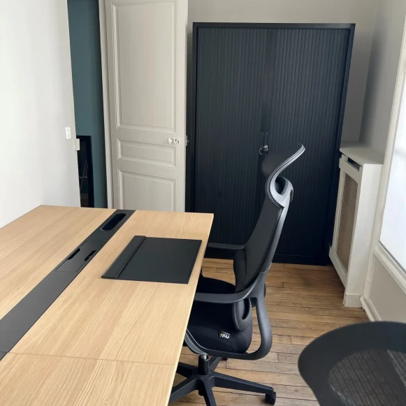 Bureau privé 11 m² 2 postes Location bureau Rue de Naples Paris 75008 - photo 2