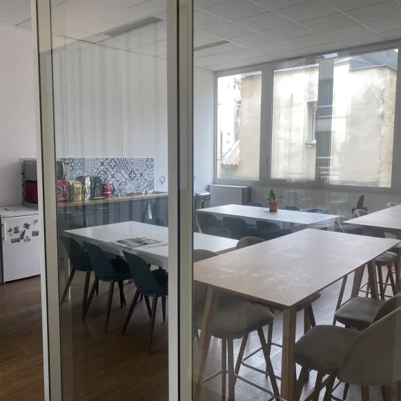 Bureau privé 13 m² 3 postes Location bureau Rue Edmond Michelet Bordeaux 33000 - photo 6