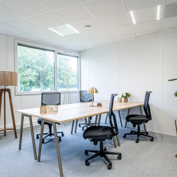 Bureau privé 19 m² 4 postes Location bureau Rue des Courtillons Bruz 35170 - photo 1