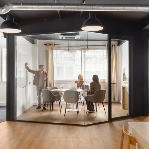 Espace indépendant 210 m² 32 postes Location bureau Rue Richer Paris 75009 - photo 2