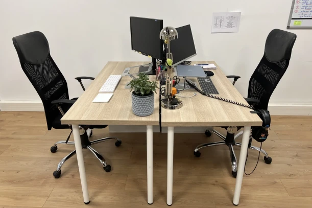 Open Space - 94110 - 4 postes - 200€