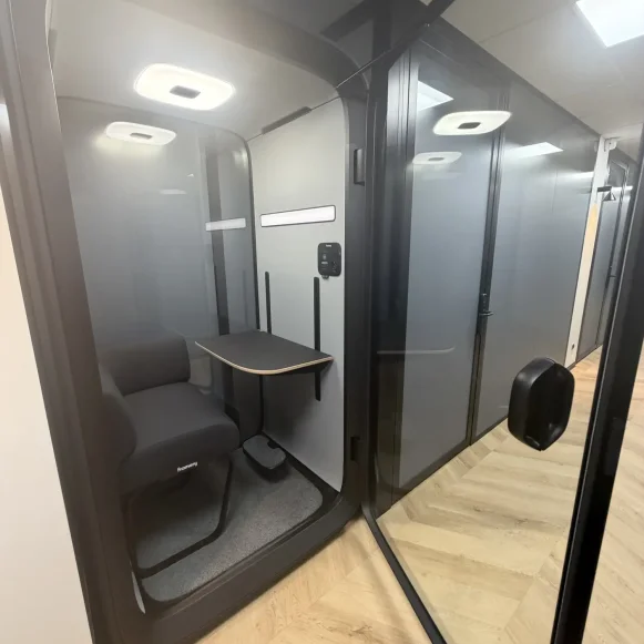 Bureau privé 13 m² 2 postes Coworking Rue de Paris Montreuil 93100 - photo 8