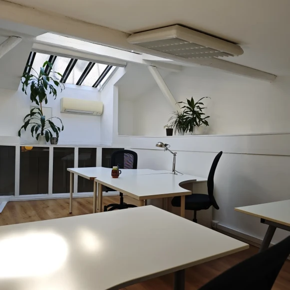 Bureau privé 16 m² 4 postes Location bureau Rue Saint-Antoine Paris 75004 - photo 4