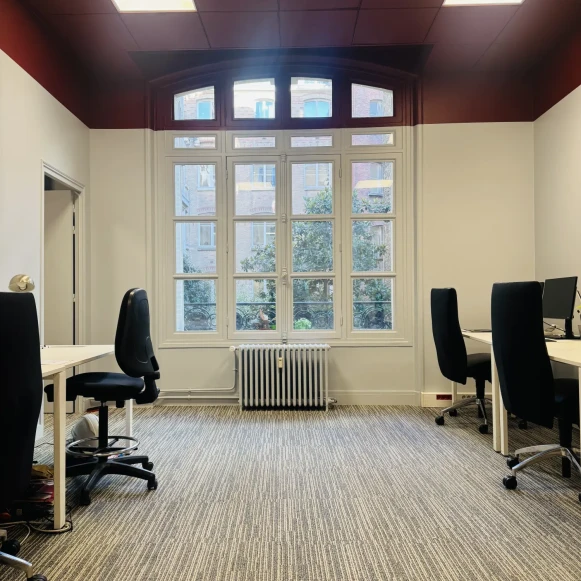 Bureau privé 20 m² 6 postes Location bureau Rue Blanche Paris 75009 - photo 1