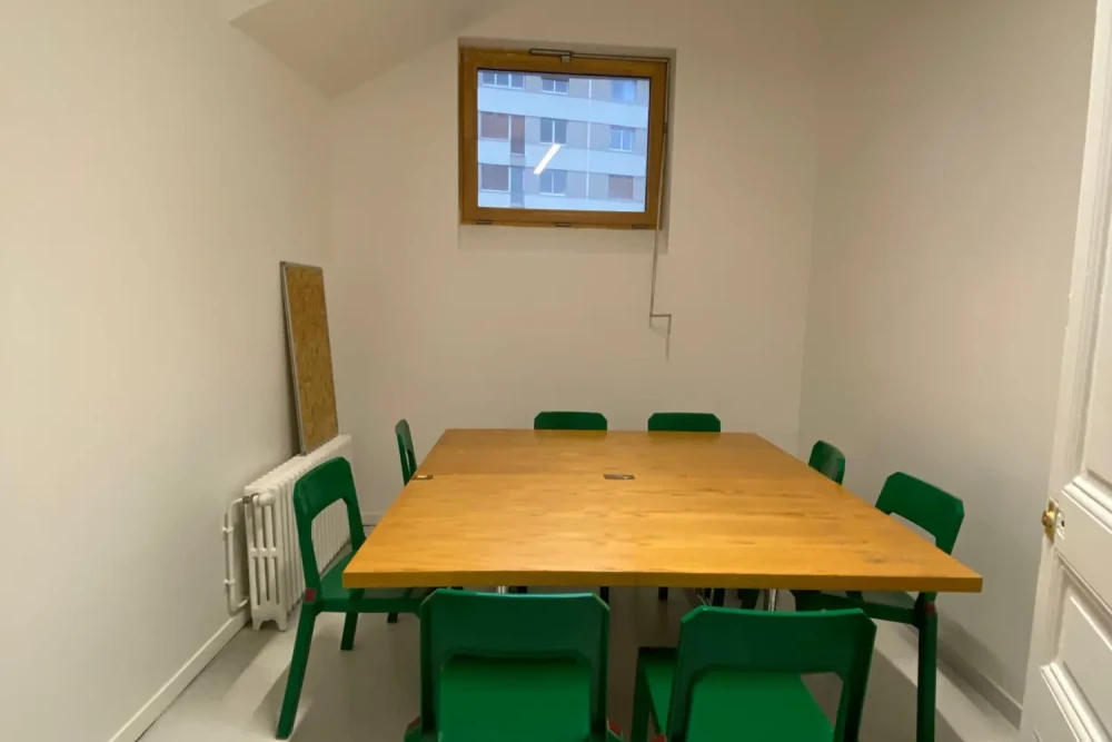 Open Space - 75020 - 5 postes - 350€
