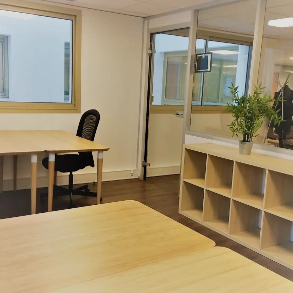 Bureau privé 20 m² 6 postes Coworking Rue Cardinet Paris 75017 - photo 1