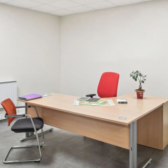 Bureau privé 18 m² 3 postes Coworking Rue Marc Verdier Pont-Sainte-Marie 10150 - photo 8