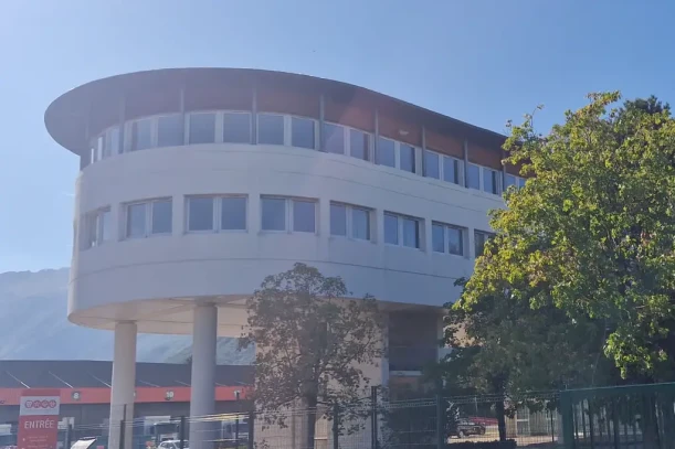 Bureau privé - 38760 - 1 poste - 390€