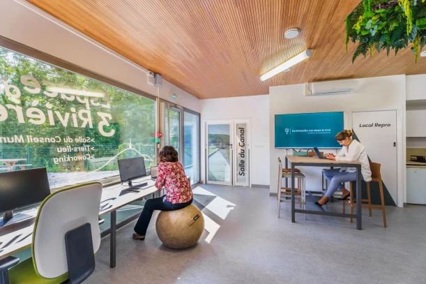 Open Space - 21370 - 4 postes - 250€