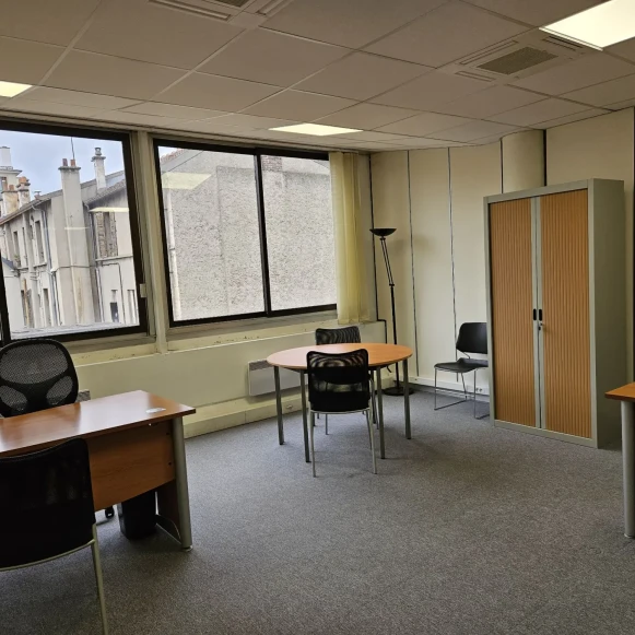 Bureau privé 25 m² 2 postes Location bureau Boulevard Carnot Le Vésinet 78110 - photo 3