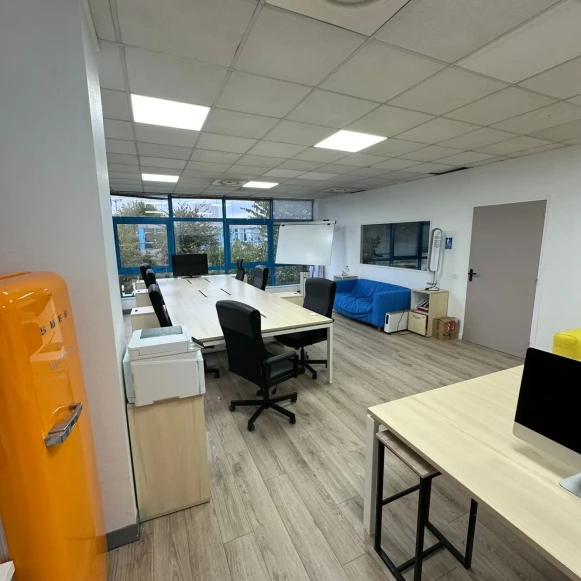 Open Space  8 postes Location bureau Rue Auguste Delaune Villejuif 94800 - photo 2