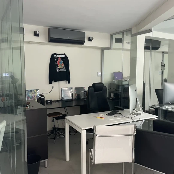 Bureau privé 9 m² 3 postes Location bureau Rue Delambre Paris 75014 - photo 1