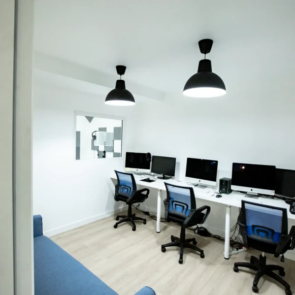 Bureau privé 15 m² 4 postes Coworking Rue Henri Martin Le Pré-Saint-Gervais 93310 - photo 8