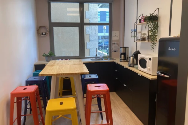 Open Space - 38200 - 4 postes - 200€