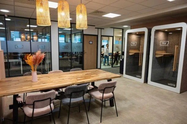 Open Space - 92000 - 15 postes - 176€