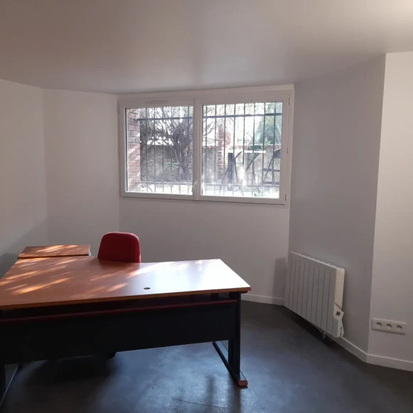 Bureau privé 19 m² 3 postes Coworking Avenue du Colonel Fabien Vitry-sur-Seine 94400 - photo 1