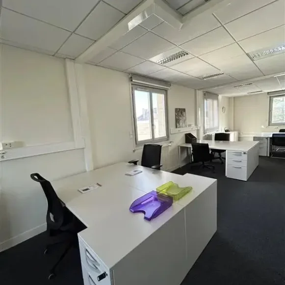 Bureau privé 15 m² 5 postes Coworking Rue du Pont de Paris Beauvais 60000 - photo 6
