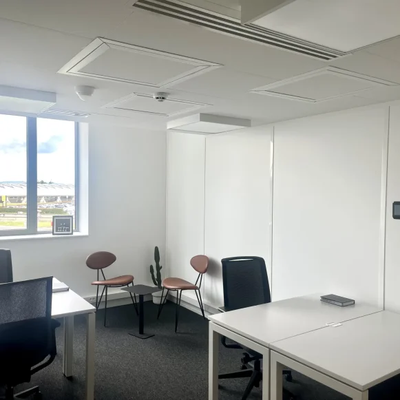 Bureau privé 12 m² 4 postes Location bureau Rue de Finlande Colombier-Saugnieu 69125 - photo 2