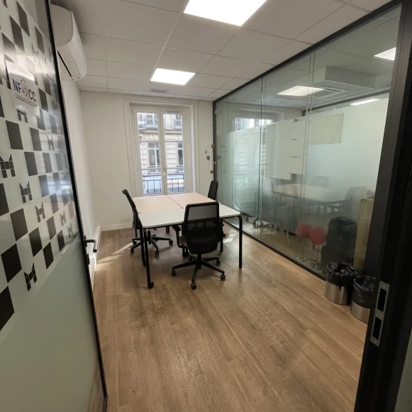 Bureau privé 13 m² 3 postes Location bureau Rue de la Chaussée d'Antin Paris 75009 - photo 1
