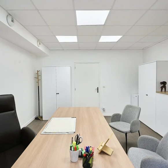 Bureau privé 15 m² 5 postes Coworking Rue de Fontenoy Lille 59000 - photo 4