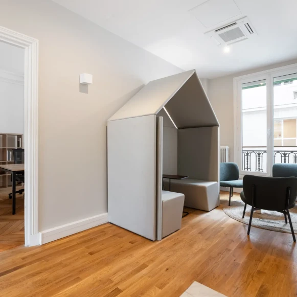 Espace indépendant 88 m² 16 postes Location bureau Avenue Carnot Paris 75017 - photo 1