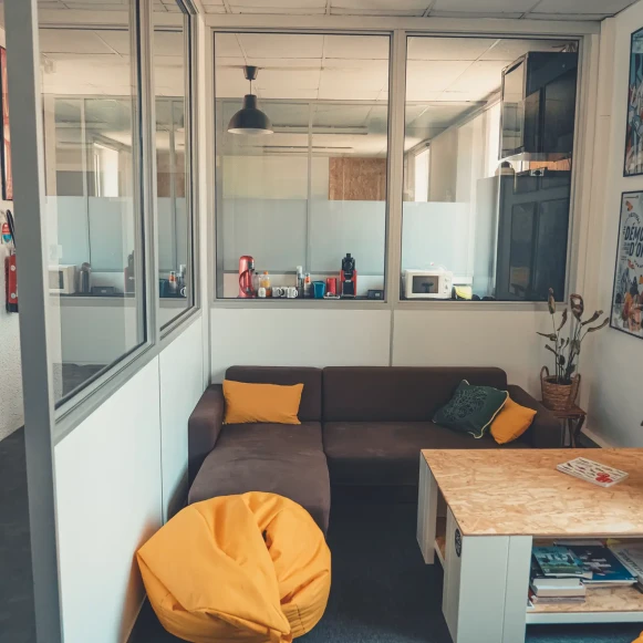 Bureau privé 22 m² 4 postes Coworking Rue Emile Decorps Villeurbanne 69100 - photo 7