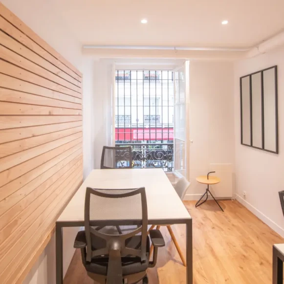 Bureau privé 11 m² 5 postes Coworking Rue Greneta Paris 75002 - photo 1