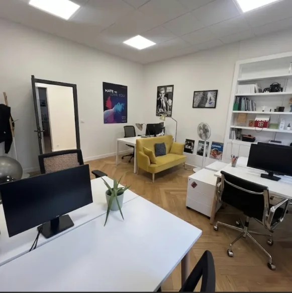 Espace indépendant 120 m² 37 postes Location bureau Rue Royale Paris 75008 - photo 1
