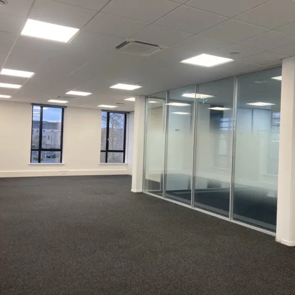 Bureau privé 9 m² 2 postes Location bureau Rue Paul Dubrule Lesquin 59810 - photo 3