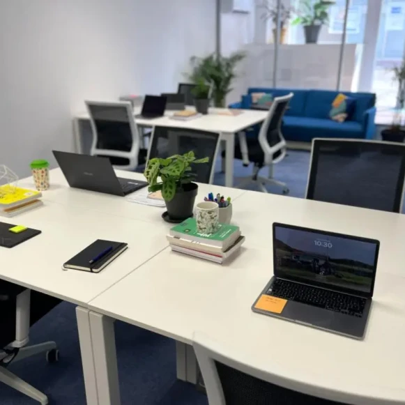 Bureau privé 31 m² 11 postes Coworking Avenue de Corinthe Marseille 13006 - photo 8