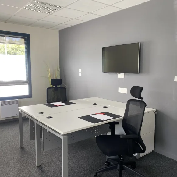 Bureau privé 32 m² 4 postes Coworking Rue Xavier Bichat Le Mans 72000 - photo 3