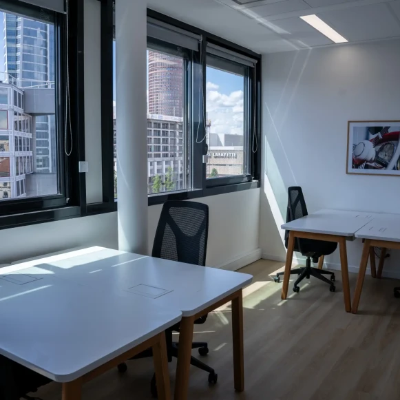 Bureau privé 22 m² 5 postes Coworking Cours Lafayette Lyon 69006 - photo 1