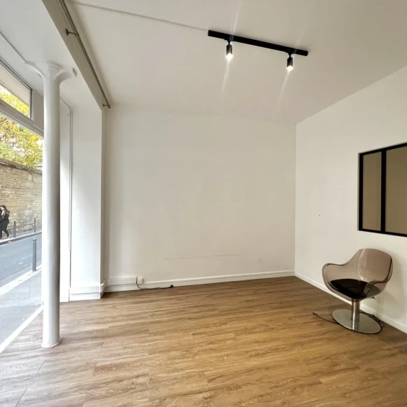 Bureau privé 15 m² 3 postes Location bureau Rue Cassette Paris 75006 - photo 1