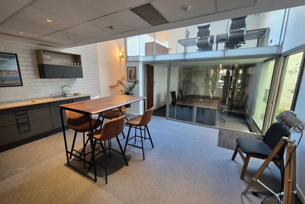 Espace indépendant - 69003 - 14 postes - 3000€